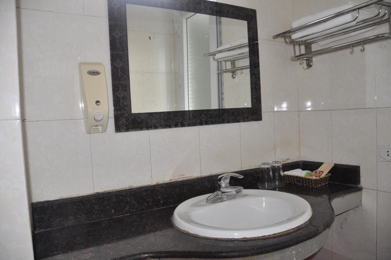 Cong Doan Mong Cai Hotel Куанг Нин Екстериор снимка
